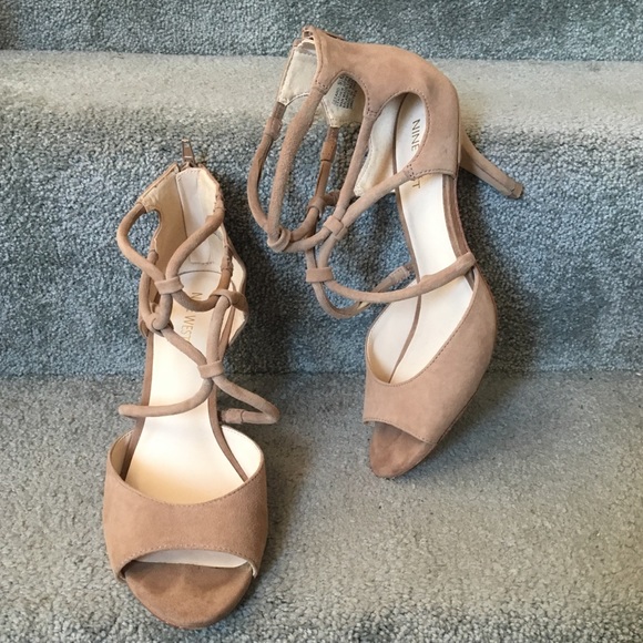 SOLD ❤️ Nine West Nude suede Heels - Picture 1 of 3